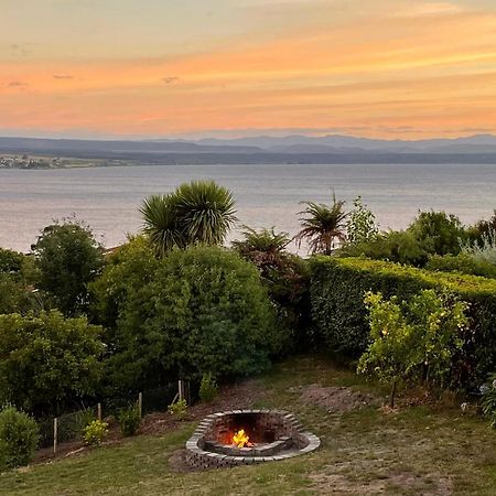 Acacia Bay Bach - Views, Spa & Serenity - Lago Taupo Esterno foto