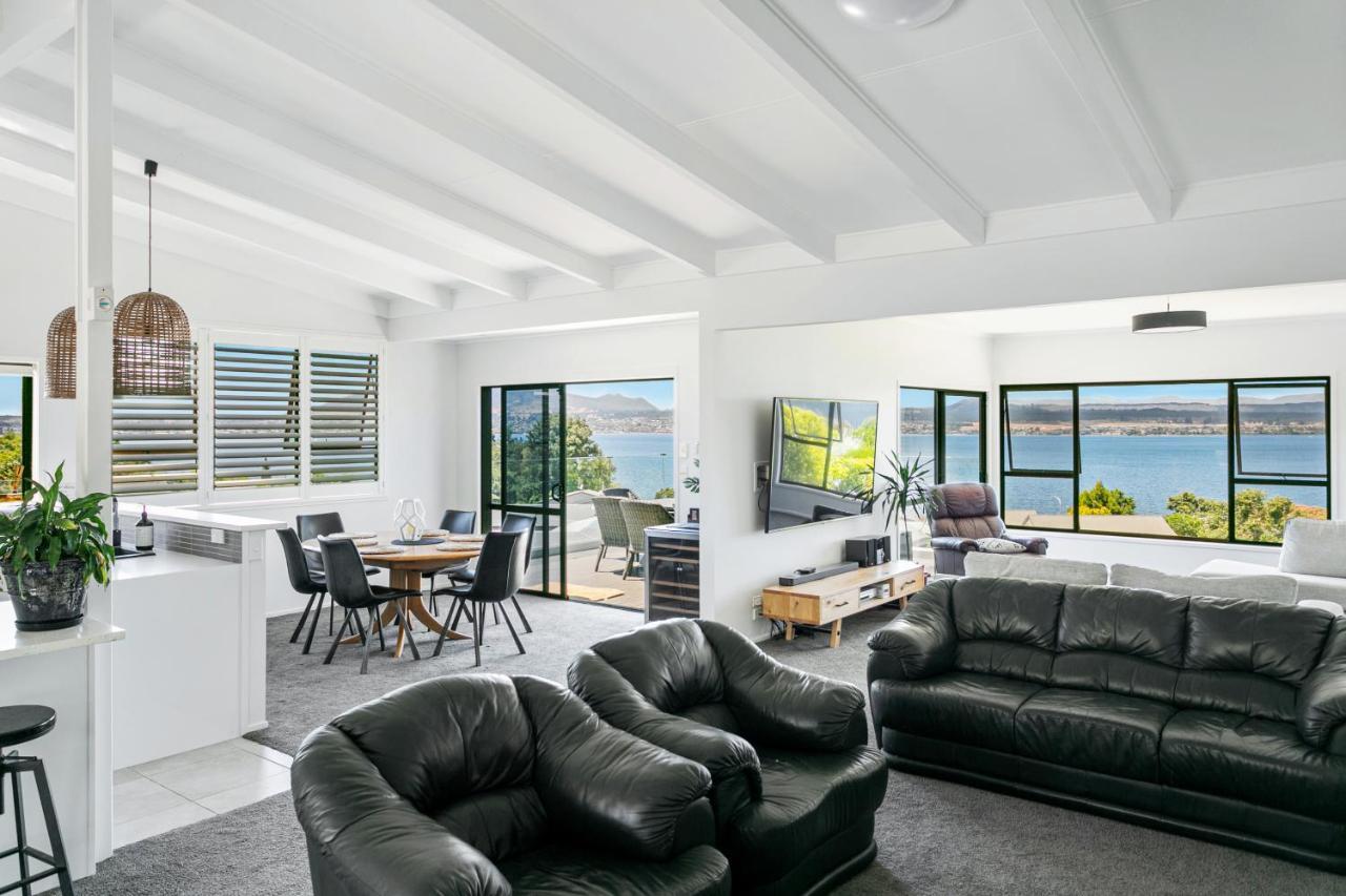 Acacia Bay Bach - Views, Spa & Serenity - Lago Taupo Esterno foto